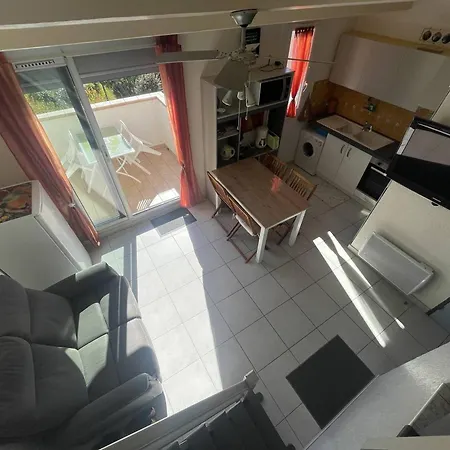 Calme, Proche Et Centre, Parking Inclus - Fr-1-723-176 Apartment